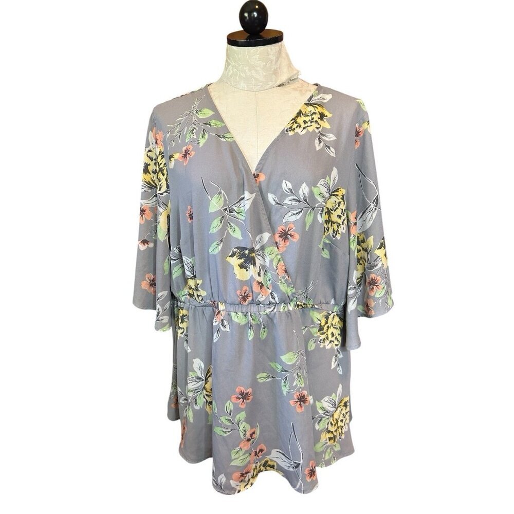 Torrid Baby Doll V- Neck Gray Floral‎ Semi Sheer Size 2 (2X) Short Sleeves
